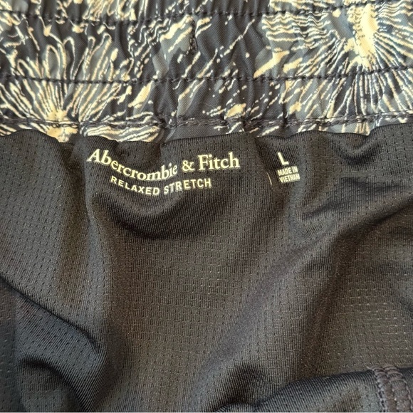 Men’s Abercrombie and Fitch Swim Trunks - Picture 7 of 10
